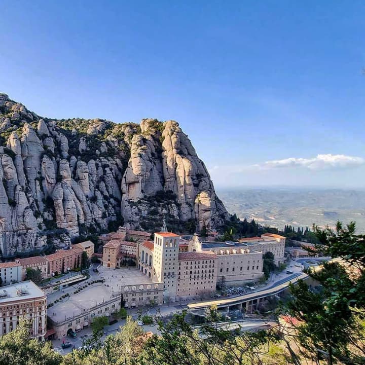 Tour Privado Guiado a Montserrat Todo Incluido con recogida en Barcelona