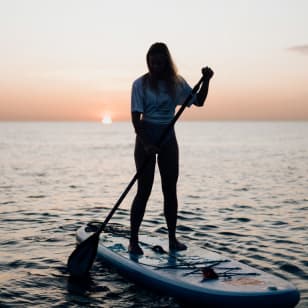 Paddle Surf al amanecer o atardecer en Barcelona