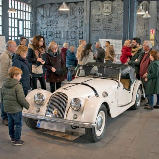 Visitas guiadas al showroom de coches Retromobile 7