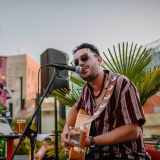 Brunch BBQ & Beer + Live Music en el rooftop del Hotel Generator 7