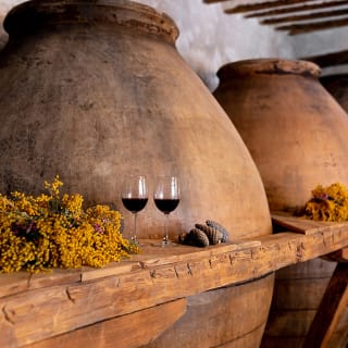 Noche de hotel, desayuno, visita y degustación de vinos y quesos 1