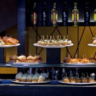 Menú 16 pintxos donostiarras + botella de vino en Orio Valencia 1