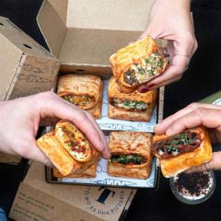 Menú de Tino para dos: empanada, pizza y burrito todo en uno 5