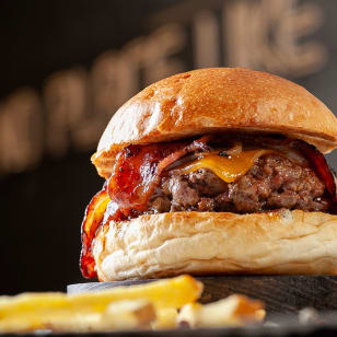 Menú exclusivo de hamburguesa o sándwich en Home Burger Bar