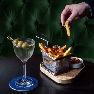Martini & Fries en Punch Room 2