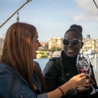 Sailing Tour + Cata de vinos guiada por un experto sumiller en Barcelona 2