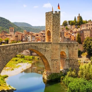 Tour Medieval en grupo reducido: Besalú, Castellfollit  y Santa Pau desde Barcelona 1