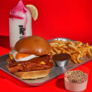 Menú Roost Chicken ( Bailén ) - Hamburguesa con patatas + bebidas y postre o café 1
