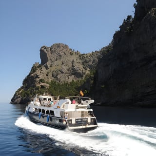Mallorca in One Day Sightseeing Tour with Boat Ride and Vintage Train 4