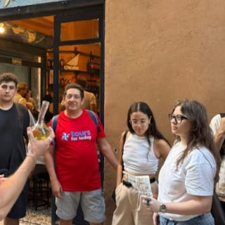 Barcelona: Visita guiada a pie + degustación de tapas y bebidas 4
