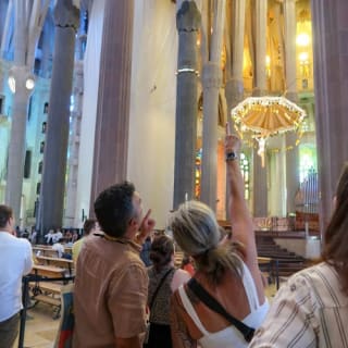 Sagrada Familia: Entrada de acceso rápido + Tour guiado privado 2