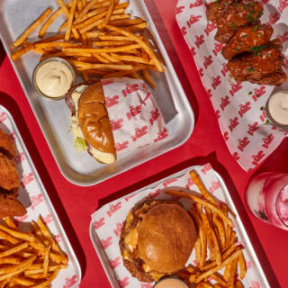 Menú Roost Chicken (ATOCHA) - Hamburguesa con patatas + bebidas y postre o café 1