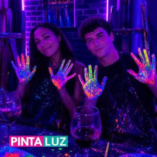 Pinta Luz  Art & Wine, Taller de pintura neon (solo para adultos)