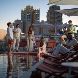 Night Pass con Cena & Cóctel en AKEAH Rooftop Madrid 2