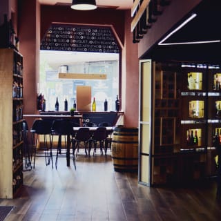 Surtido de ibéricos y botella de vino para 2 en Vinopremier 4