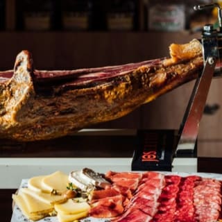 Barcelona: Visita guiada a pie + degustación de tapas y bebidas 8