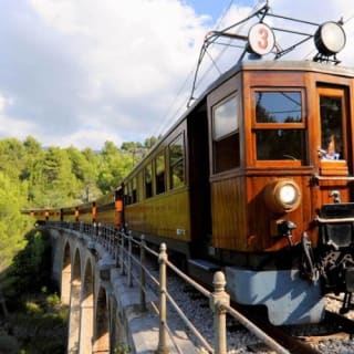 Recorrido por la isla de Mallorca: Autobús, tren, tranvía y barco 11