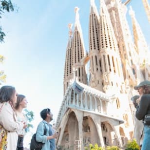 Sagrada Familia: Entrada sin colas + visita guiada + acceso a las torres