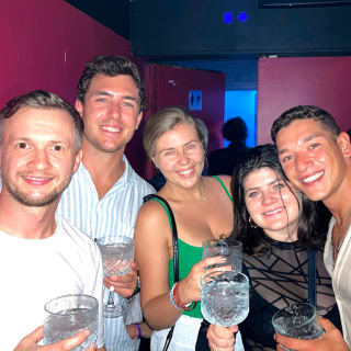 MADRID PUB CRAWL: FREE SHOTS, VIP CLUB ENTRY & PARTY GUIDE 1