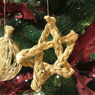 Taller adornos de Navidad de Esparto