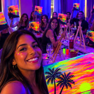 🎨✨ Neón Art&Wine: taller de pintura flúor con vino ilimitado por 2 horas 1