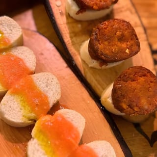 Palma Old Town & Market Walking Tour with Wine, Ham & Cheese 9